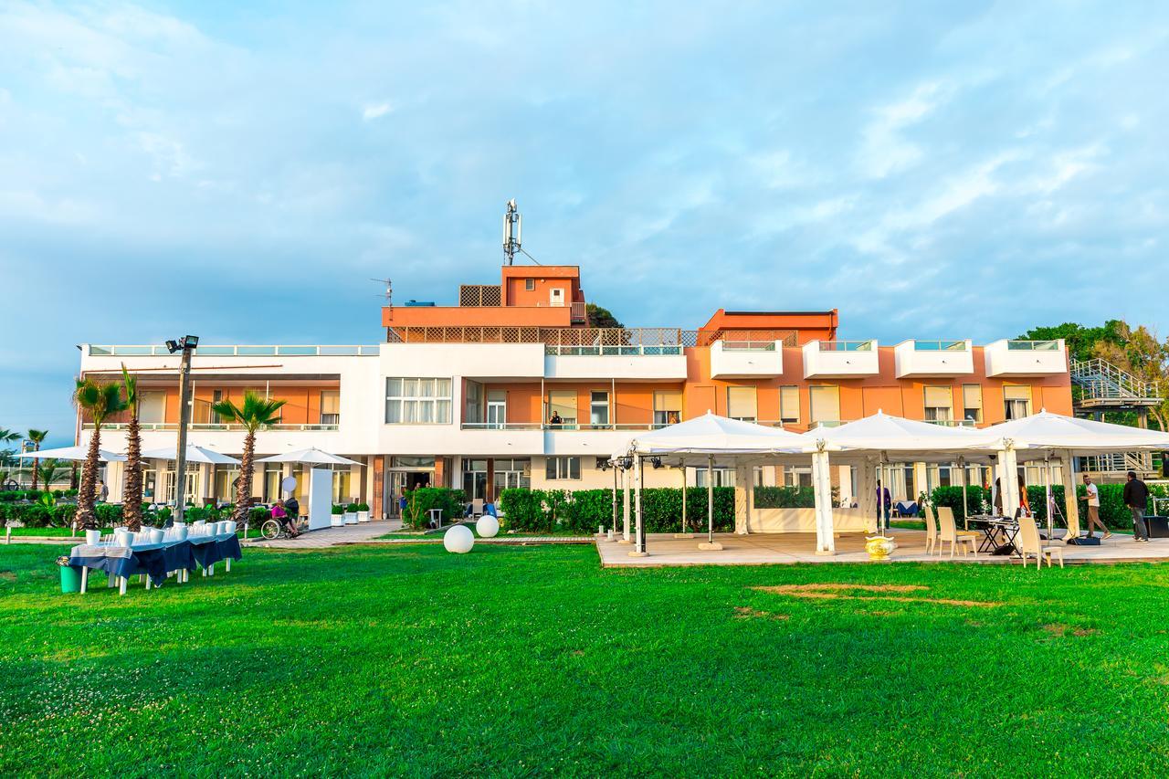 Sunrise Accessible Resort Battipaglia Exterior foto